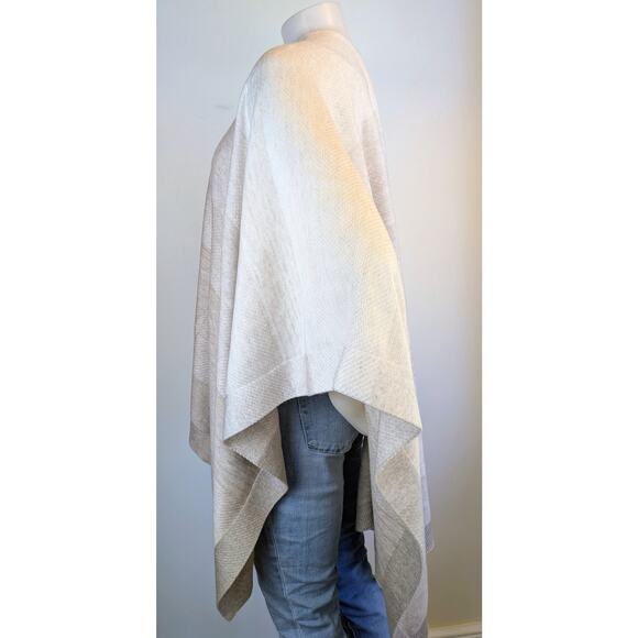White House Black Market Cape Shawl Wrap OS Beige Cream Stripe Layering Neutral - Picture 6 of 11